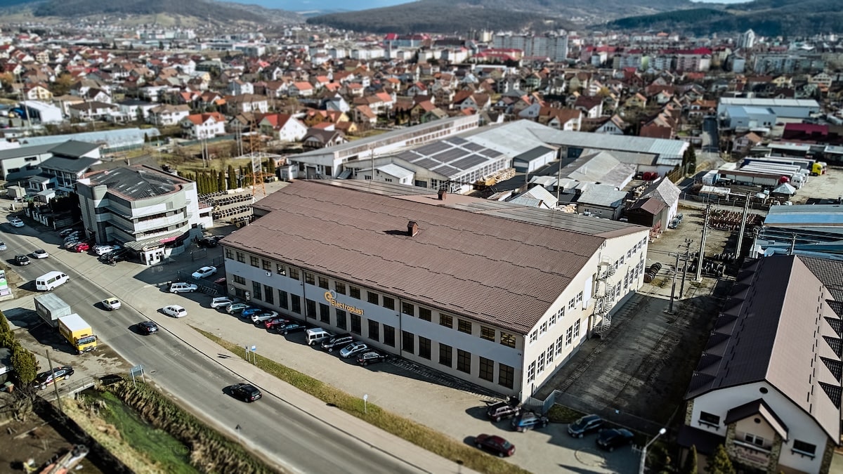 ELECTROPLAST: Noi investiții în tehnologie performantă, cu sprijinul Ministerului Energiei